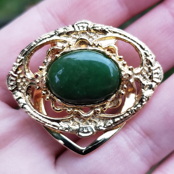 Vintage Gold-toned Metal and Jade Stone Dress Clip - Picture 2 of 6
